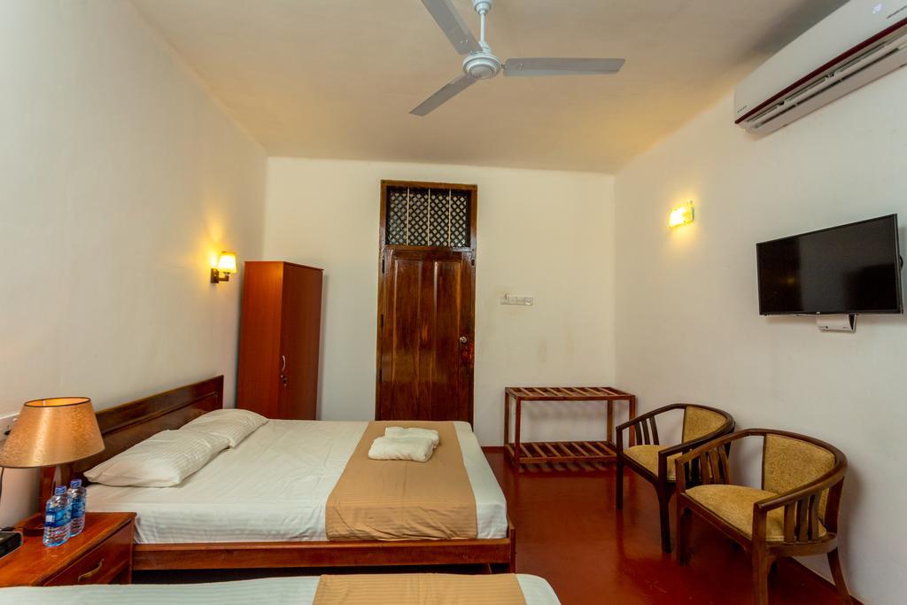 Dayanithi Guest House Jaffna Luaran gambar