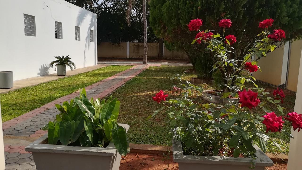 Dayanithi Guest House Jaffna Luaran gambar