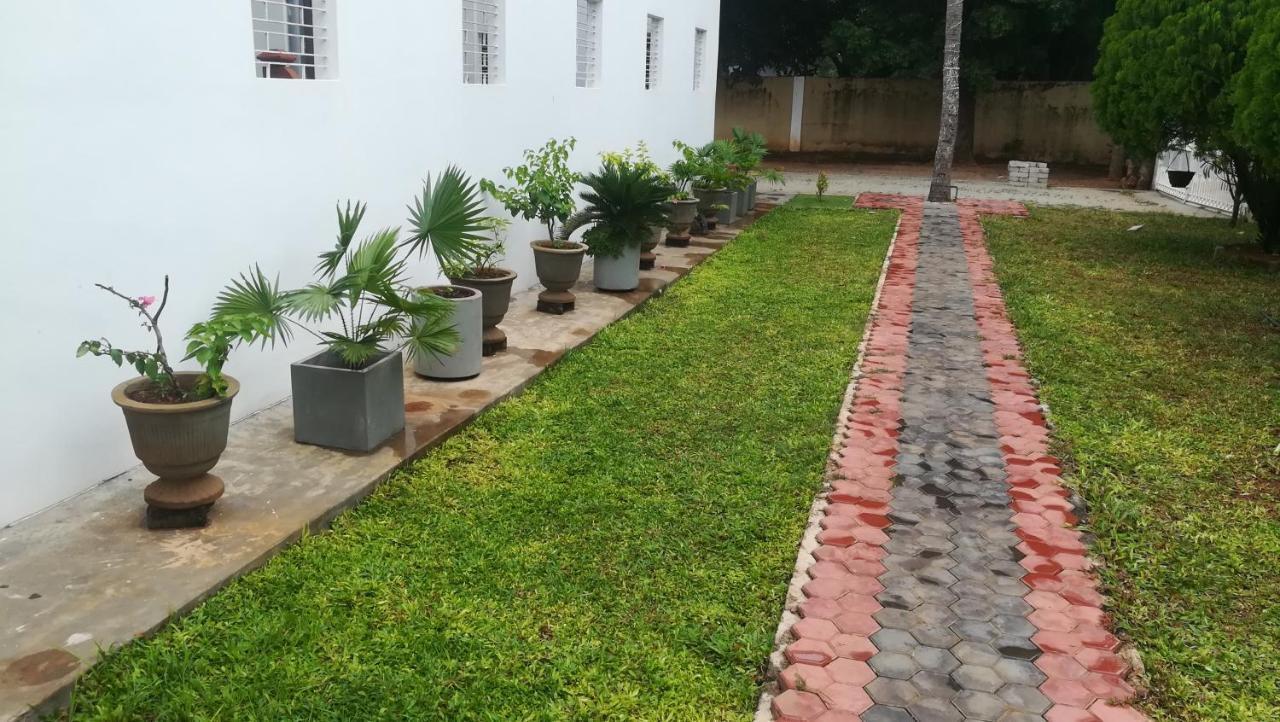 Dayanithi Guest House Jaffna Luaran gambar
