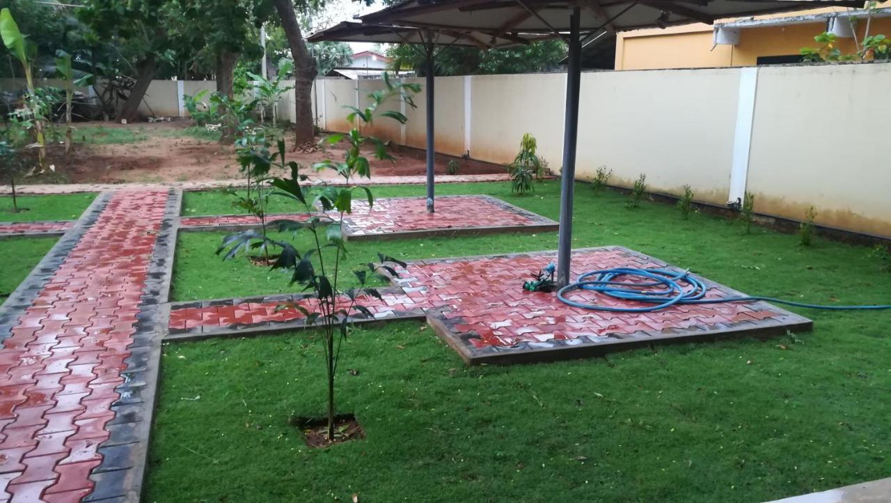 Dayanithi Guest House Jaffna Luaran gambar